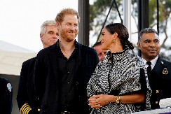 MEGAN MARKL NE DOBIJA BILO ŠTA ZA DAN ZALJUBLJENIH  Čeka je poklon princa Harija koji je pravi mali raj za ženske oči