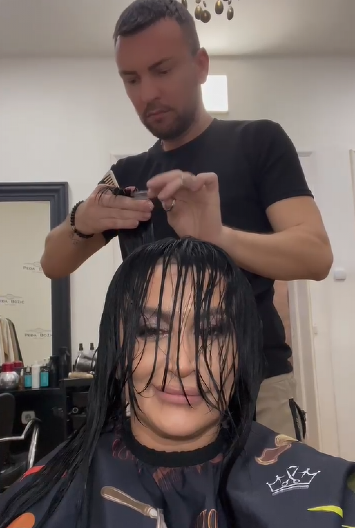 GODINAMA NOSILA PERIKU, A SADA JE KONAČNO SKINULA! Jedna ju je koštala 4.000 evra, a ovo je prava kosa naše pevačice (FOTO)