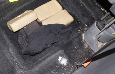 VELIKI UDAR NA BEOGRADSKE DILERE Četvrtaci zaplenili herion i uhapsili dve osobe