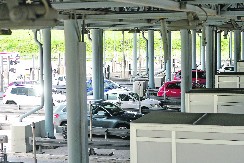 PONUDIO MITO GRANIČNOJ POLICAJKI Stavio novac u dokumenta i zahtevao da ne bude pregledan