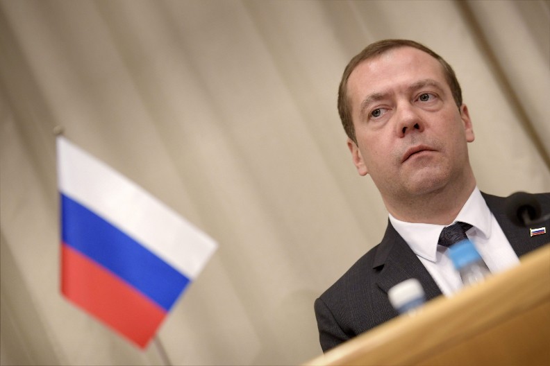MEDVEDEV: Šolc se ne brine za Ukrajinu, već za izbore u Bundestagu