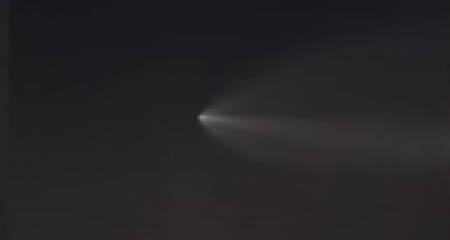 "LJUDI, PA ŠTA JE OVO? SAMO DA NISU, ZNATE VEĆ KOJI..." Neočekivani prizor na nebu izazvao lavinu spekulacija... (VIDEO)