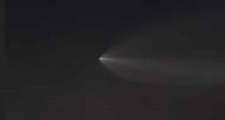 "LJUDI, PA ŠTA JE OVO? SAMO DA NISU, ZNATE VEĆ KOJI..." Neočekivani prizor na nebu izazvao lavinu spekulacija... (VIDEO)