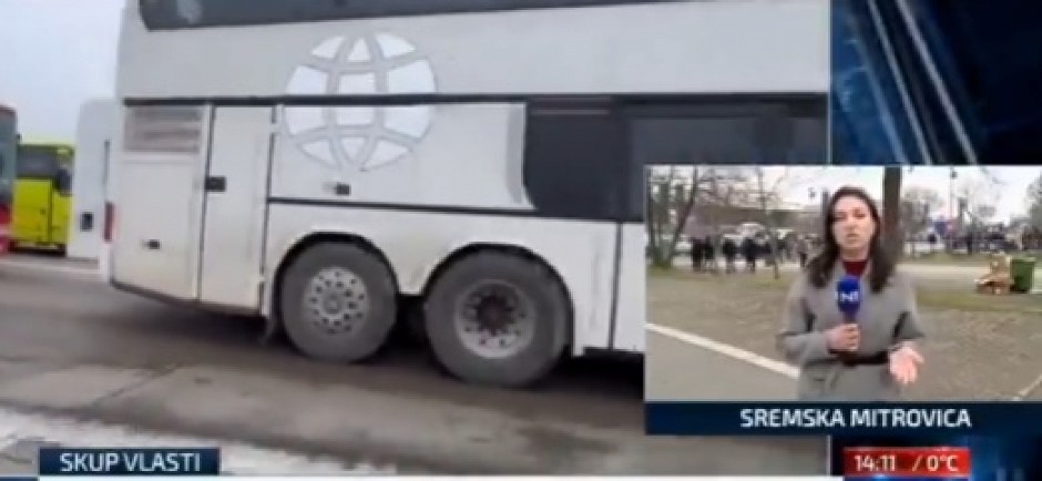 SRAMNO IZVEŠTAVANJE N1 SA SRETENJSKOJ SKUPA U MITROVICI: Opet napadaju Srbije iz Republike Srpske, skup nazivaju vašarom a srpsku zastavu "TOM ZASTAVOM"!