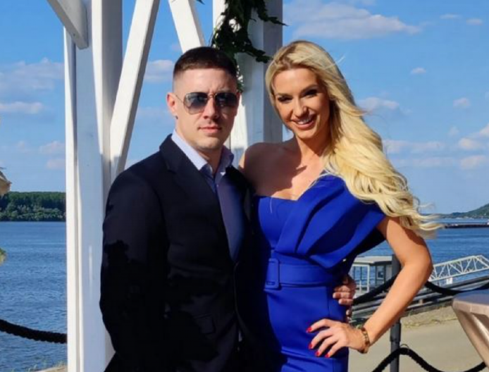 NAKON RAZVODA OSTAVLJA BEZ DAHA Glumica provokativnim izdanjem zapalila mreže, ocrtava se svaki deo tela (FOTO)