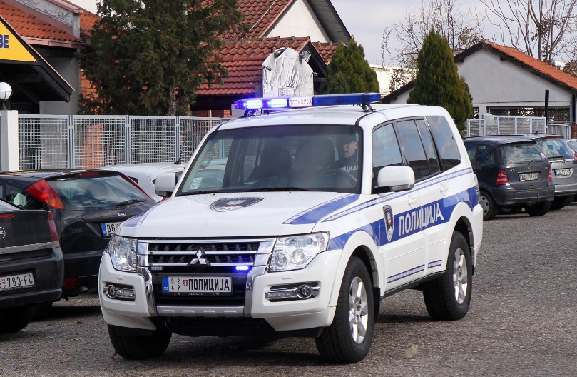 U TOKU JE POTRAGA ZA RAZBOJNIKOM  Mlađi muškarac prišao ženi te joj je naredio da legne na pod, a zatim je gurnuo ruke