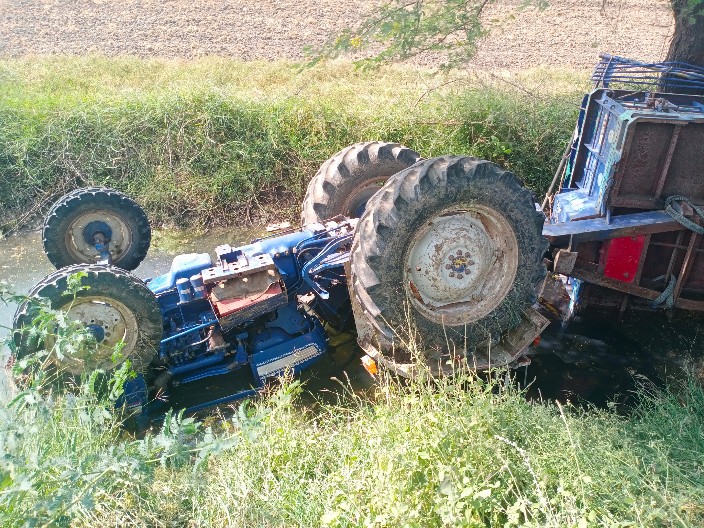 PODIVLJALI TRAKTOR PREGAZIO TRAKTORISTU Vlastimir nastradao  kada je iskočio sa traktora i pao pod točkove