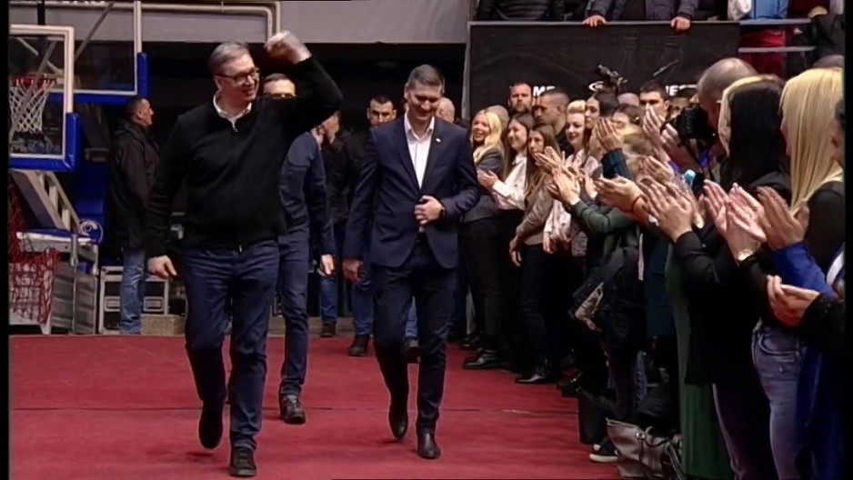 ACO, SRBINE! Veliki broj građana Požarevca dočekao predsednika Vučića gromoglasnim aplauzom (VIDEO)