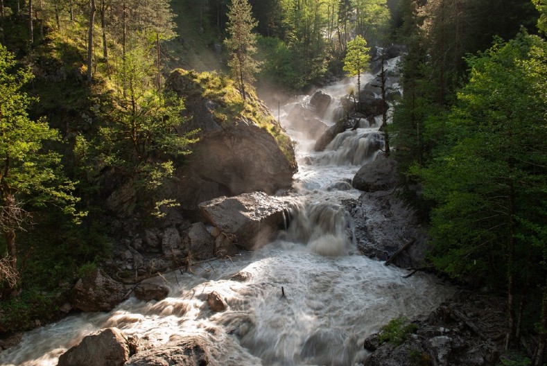 NAJSPEKTAKULARNIJI VODOPADI NA PLANETI Od Argentine do Islanda, top 10 vodopada koji su dokaz lepote sveta