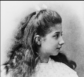 ROĐENA KAO BOGATAŠICA, A PROSILA NA ULICI Iako se nije vozila kolima, jedan od najpopularnijih automobila nosi njeno ime