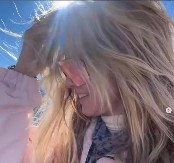 FOTKALA SE U PROVIDNOM VEŠU Zapalila internet s 51 godinom, na zgodnom telu bi joj pozavidele i duplo mlađe!