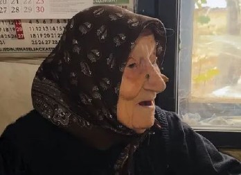 BAKA IZ SVRLJIGA (105) PREŽIVELA I NAPAD VOLA! Tvrdi da je ovo ključno za dug vek!