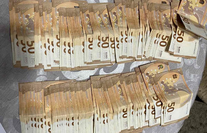 BLAGAJNICI OJADILI DVE BANKE ZA 209.000 EVRA Uzimali novac u ekspoziturama u Novom Pazaru