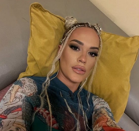 KAD SE POJAVILA IZNENADA NA RTS-U SVI SU GLEDALI U NOVOSAĐANKU! Voli da jede bube i škorpije, živi sa gušterom