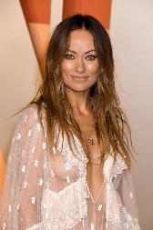 U PROVIDNOJ SPAVAĆICI BEZ BRUSA Olivija Vajld na Oskar žurki zaprepastila izdanjem, pokazala golotinju na crvenom tepihu (FOTO)