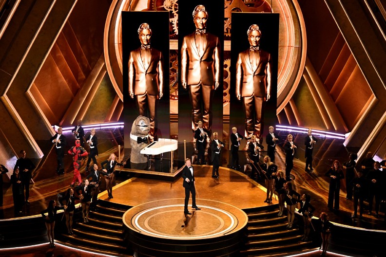 OBRAĆANJE SRBIMA SA DODELE OSKARA Ovaj potez niko nije očekivao, on se zahvalio poznatima iz naše zemlje!