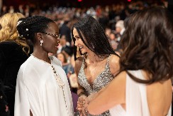 "NAJVEĆA KRAĐA U ISTORIJI OSKARA" Ljudi besni zbog odluke Akademije, a evo kako je Demi Mur reagovala kada je čula da nije pobedila!