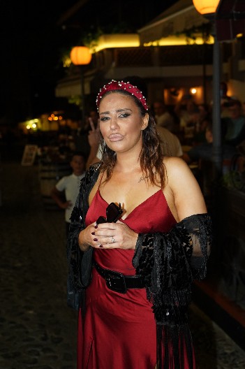 RASČUPANA I NEPREPOZNATLJIVA! Ana Nikolić van sebe, pevačica ključa od besa: Vidimo se na sudu i u čitulji! (VIDEO)