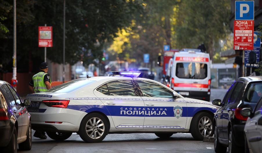 KARAMBOL NA KONJARNIKU  Vozač u Ustaničkoj izleteo s kolovoza i SLUPAO PET automobila