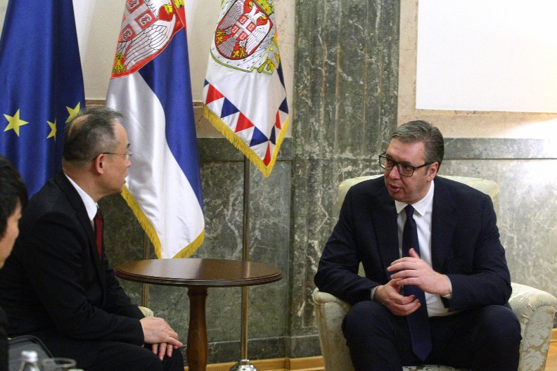 Kineski ambasador uručio Vučiću pismo Si Đinpinga: Predsednik zahvalio na rođendanskim čestitkama