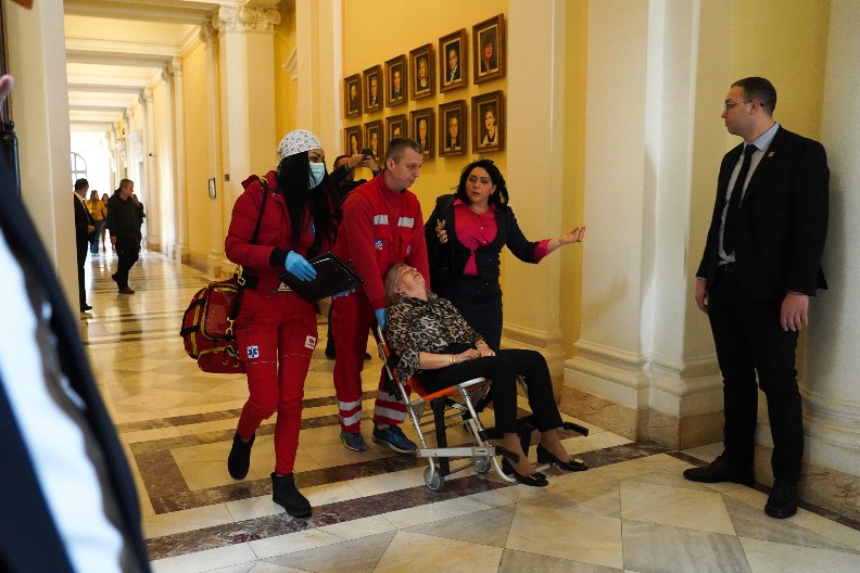 JASMINI OBRADOVIĆ SE POGORŠALO STANJE: Povređena poslanica i dalje u životnoj opasnosti!