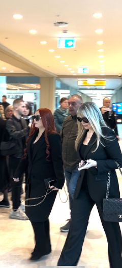 NEME OD BOLA I TUGE Suzana i ćerka u crnini stigle na komemoraciju Saši Popoviću (FOTO/VIDEO)