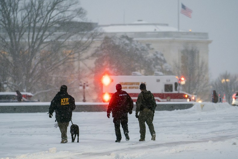 JAKO NEVREME PROTUTNJALO ZEMLJOM! U stravičnoj oluji u SAD šestoro mrtvih!