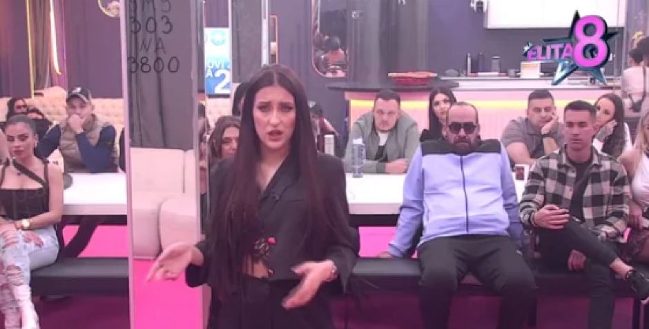 EVO ZBOG KOJIH REČI SE STEFANI SPREMAJU TUŽBE! Ne prašta uvrede na račun svog deteta, uzvraća istom merom!