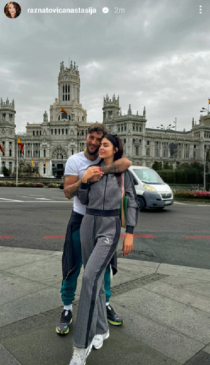 OLIVERA I VANJA GRLE ANASTASIJU, SREĆA JE TU! Nemanja Gudelj napisao: "Volim te"