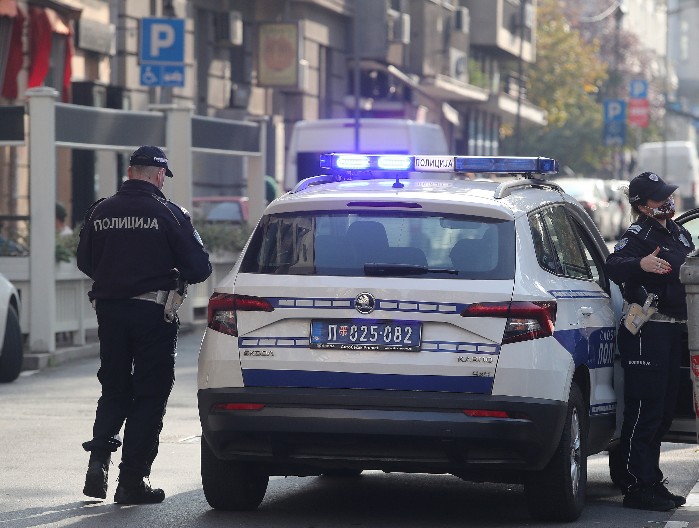 NOVI TEROR OPOZICIJE! DESIO SE UŽASAN NAPAD NA ČLANOVE SNS-A! Nasilnici prvo maltretirali devojku na Dorćolu, a onda fizički nasrnuli...