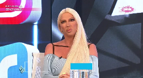JELENA KARLEUŠA SE ŽESTOKO POSVAĐALA SA VODITELJKOM PINKA Pljuštale uvrede u emisiji uživo, pop diva joj ovako zapretila!