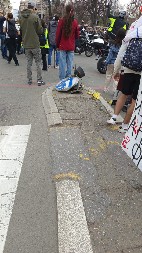 ONI NASTAVLJAJU DA RUŠE, A NAROD NEKA POSLE SVE TO PLAĆA... Pogledajte šta rade blokaderi u Beogradu