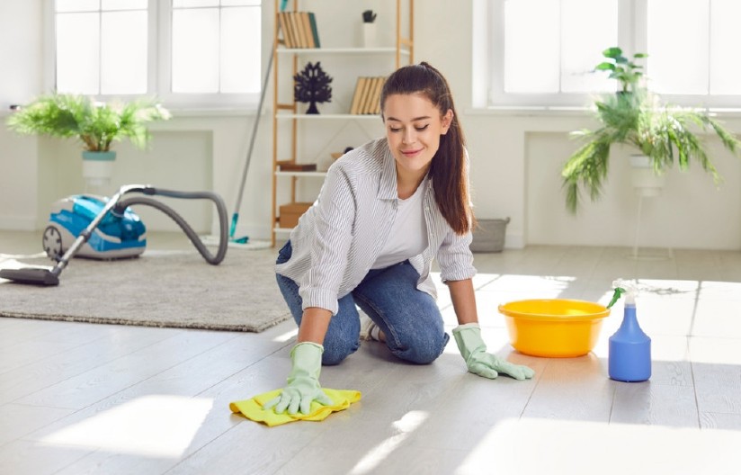TAJNO ORUŽJE ZA BESPREKORNO ČIST DOM Stavite ovaj moćan začin u vodu, i zaboravite na hemikalije za čišćenje!