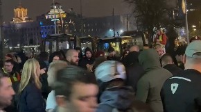 HAOS MEĐU BLOKADERIMA: Svađe i tuče, koškanje  sa veteranima (VIDEO)