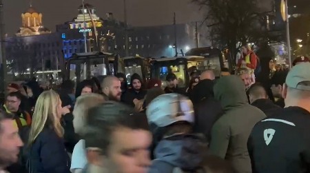 HAOS MEĐU BLOKADERIMA: Svađe i tuče, koškanje  sa veteranima (VIDEO)