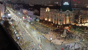 STUDENTI TRČALI PREKO TERAZIJA, VIKALI „EVAKUACIJA“ Krenuli napadi na Pionirski park, studenti dobili instrukciju da idu na svoje fakultete