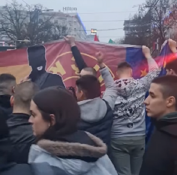 SKANDAL U SRED BEOGRADA! Na jučerašnjem protestu opozicije i "studenata" razvijena i zastava UČK!