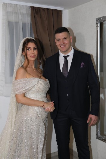 SLOBA RADANOVIĆ MI JE PISAO! Pevačica javno razotkrila kolegu, kontaktirala i s njegovom ženom, evo šta joj je rekla!