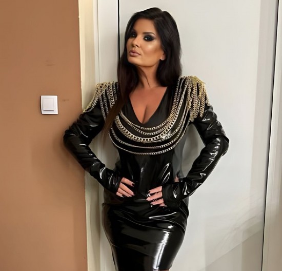 OVAJ POZNATI VODITELJ JE PRVI MUŽ MAJE MARIJANE Gledali ste ga svaki dan na televiziji, sa njim pevačica ima ćerku Anđelu