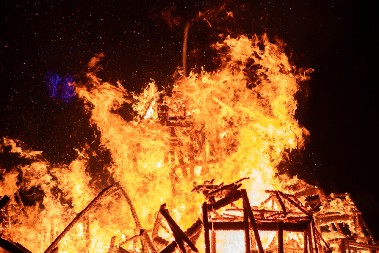 EVO GDE JE JUTROS GORELO Stradao čovek u Padinskoj Skeli