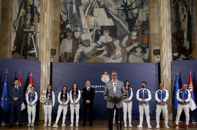 MOĆNA PORUKA BOKSERKAMA Predsednik Vučić: Čudesno, hvala vam za hrabrost, u četvrtak stižu nagrade
