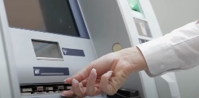 KEŠ ODLAZI U ISTORIJU  Uklanjaju hiljade bankomata