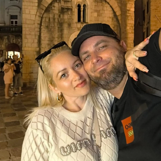 POTRESNA OBJAVA ŽENE PEVAČA STRADALOG U POŽARU Oprostila se od njega, pa mu zauvek dala jedno obećanje!