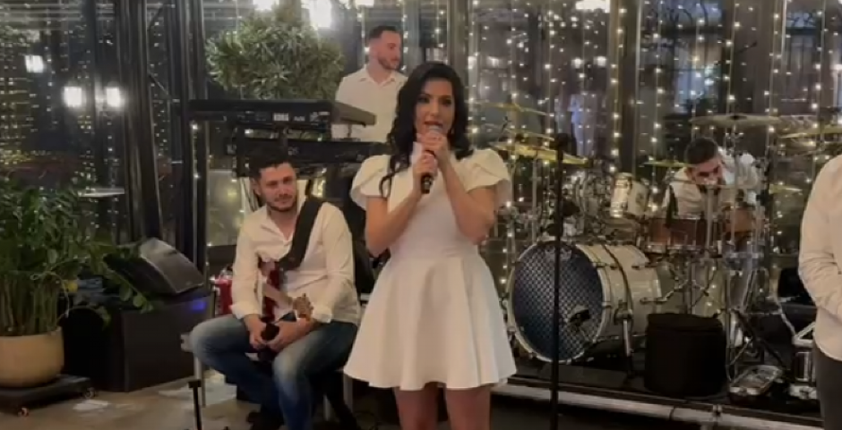 TANJA SAVIĆ U SUZAMA ODRŽALA GOVOR Pevačica se sa knedlom u grlu obratila svim okupljenima! (FOTO/VIDEO)