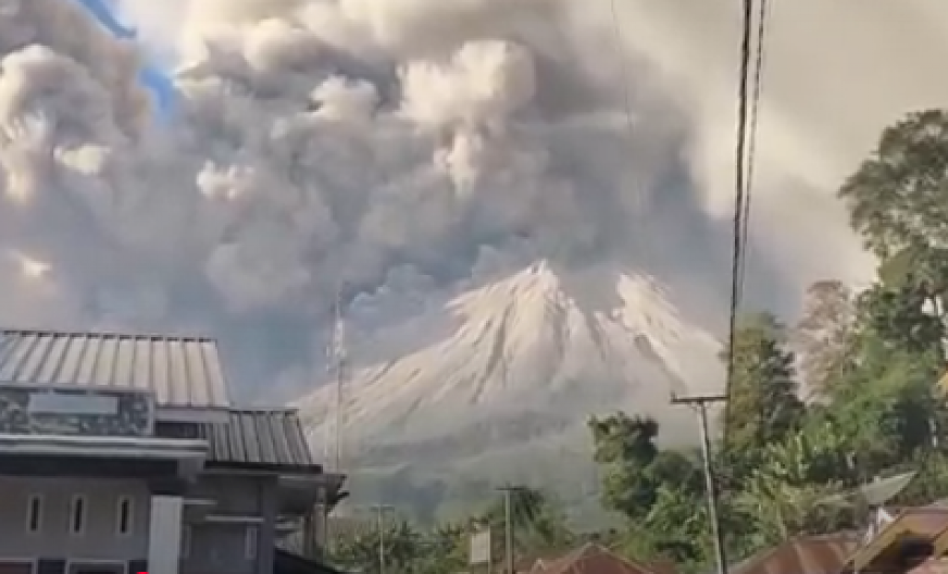 VULKAN LAKI LAKI ERUPTIRAO 3 PUTA Stub pepela visok osam kilometara