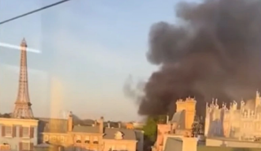 POŽAR U DIZNILENDU Gori tematski park, posetioci hitno evakuisani (VIDEO)