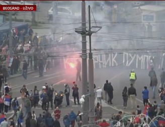 PROCURIO ŠOK SNIMAK! OPOZICIONI BLOKADERI RAZMATRAJU JEZIVE METODE! Na stolu su Skupština, Vlada i Predsedništvo! (VIDEO)