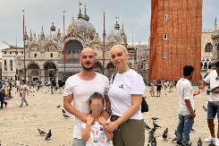 POTRESNE REČI MALOLETNE ĆERKE NASTRADALOG PEVAČA U požaru je izgubila oca, a sada poručila majci samo jedno, reči kidaju dušu