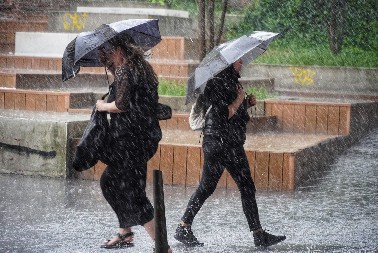 KIŠA PLJUŠTI U OVIM DELOVIMA SRBIJE! Evo gde se padavine očekuju do večeras!