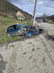 MLADIĆ SLETEO S PUTA, ZAKUCAO SE U BETONSKI STUB I POGINUO Tragedija na Kragujevačkom putu